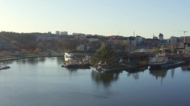 İsveç 'teki Sodertalje Kanalı ve Sodertalje şehrinin güneşli bir günde 18.4-21 Nisan aylarında çekilmiş insansız hava aracı görüntüleri.