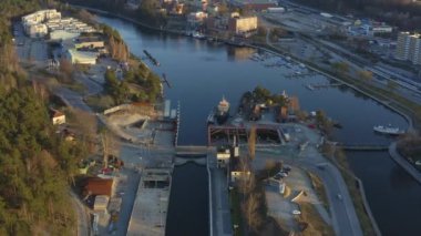 İsveç 'teki Sodertalje Kanalı ve Sodertalje şehrinin güneşli bir günde 18.4-21 Nisan aylarında çekilmiş insansız hava aracı görüntüleri.