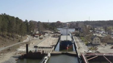İsveç 'teki Sodertalje Kanalı ve Sodertalje şehrinin güneşli bir günde 18.4-21 Nisan aylarında çekilmiş insansız hava aracı görüntüleri.