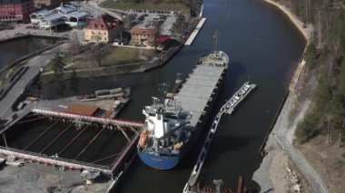 İsveç 'teki Sodertalje Kanalı ve Sodertalje şehrinin güneşli bir günde 18.4-21 Nisan aylarında çekilmiş insansız hava aracı görüntüleri.