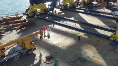 Stockholm Norvik Limanı, İsveç, 2020-03-18: Çin 'den İsveç' e nakledilen yeni vinçlerin havadan görüşü