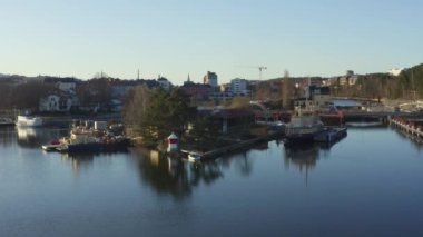 İsveç 'teki Sodertalje Kanalı ve Sodertalje şehrinin güneşli bir günde 18.4-21 Nisan aylarında çekilmiş insansız hava aracı görüntüleri.