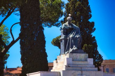 2017 09 04 - İtalya 'da Roma Kolezyumu Nisan ayında bir bahar günü