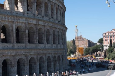 2017 09 04 - İtalya 'da Roma Kolezyumu Nisan ayında bir bahar günü