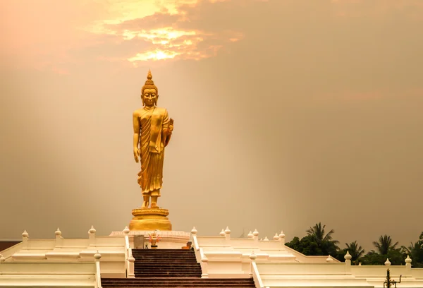 Buda heykeli günbatımı