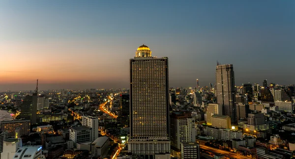 Vista sobre Sathon Tower em Bangkok, Tailândia — Fotografia de Stock