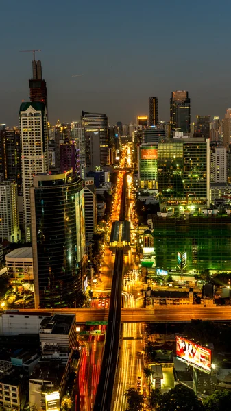 Blick auf sathon tower in bangkok, thailand — Stockfoto