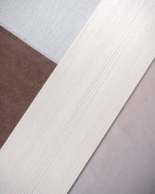 Açık dikdörtgenli kahverengi ve gri üçgenlerden oluşan geometrik arkaplan