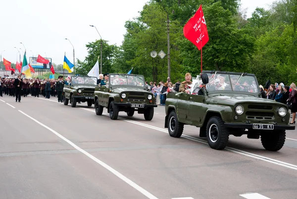 БРОВАРИ, УКРАИНА. Парад Победы в войне, посвященный Дню Победы 9 мая. 9 мая 2012 г. — стоковое фото