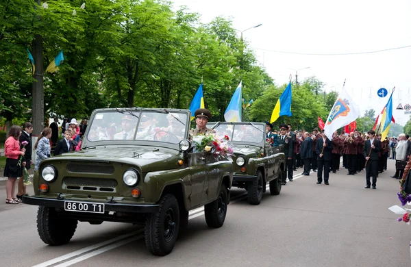 БРОВАРИ, УКРАИНА. Парад Победы в войне, посвященный Дню Победы 9 мая. 9 мая 2012 г. — стоковое фото