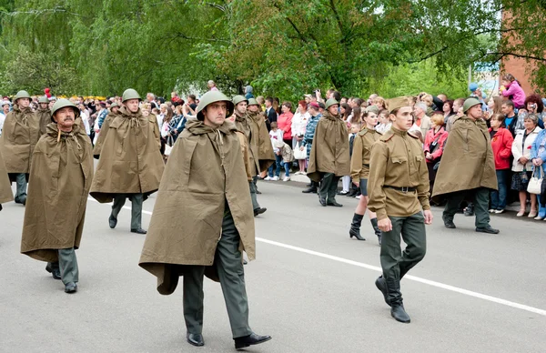 BROVARIO, UCRANIA. Desfile de la Victoria Militar dedicado al Día de la Victoria el 9 de mayo. 9 de mayo de 2012 —  Fotos de Stock