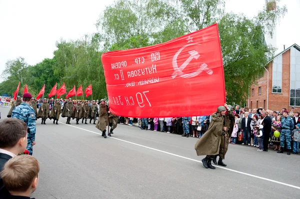 BROVARIO, UCRANIA. Desfile de la Victoria Militar dedicado al Día de la Victoria el 9 de mayo. 9 de mayo de 2012 —  Fotos de Stock