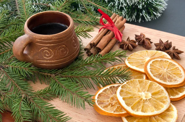 Composición navideña - café, naranja seca, anís, canela . —  Fotos de Stock