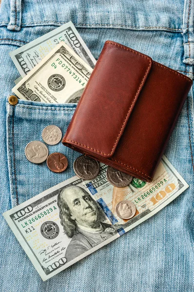 Dinero del monedero en jeans — Foto de Stock