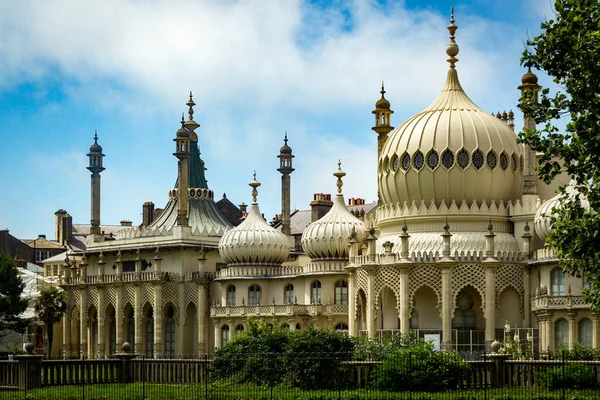 Güneşli bir günde Brighton 'da Royal Pavilion