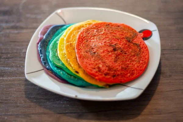 Plato Con Una Pila Panqueques Colores Arco Iris — Foto de Stock