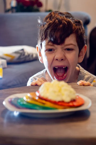 Prato Panquecas Coloridas Arco Íris Com Uma Boneca Creme Uma — Fotografia de Stock