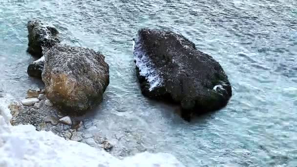 Hermoso paisaje de la naturaleza, océano, rocas, costa — Vídeo de stock