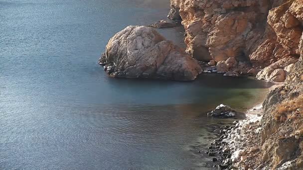 Hermoso paisaje de la naturaleza, océano, rocas, costa — Vídeo de stock