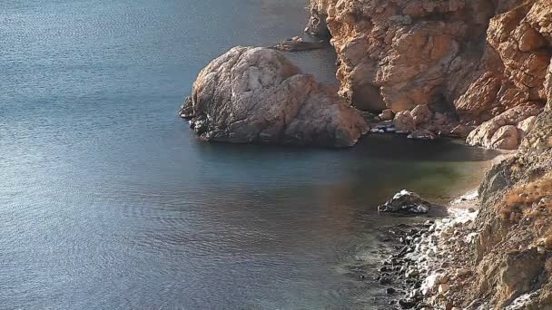 Hermoso paisaje de la naturaleza, océano, rocas, costa — Vídeos de Stock