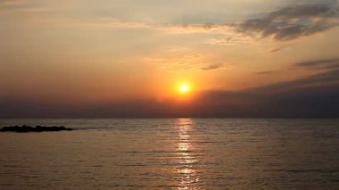 Denizi güzel gündoğumu