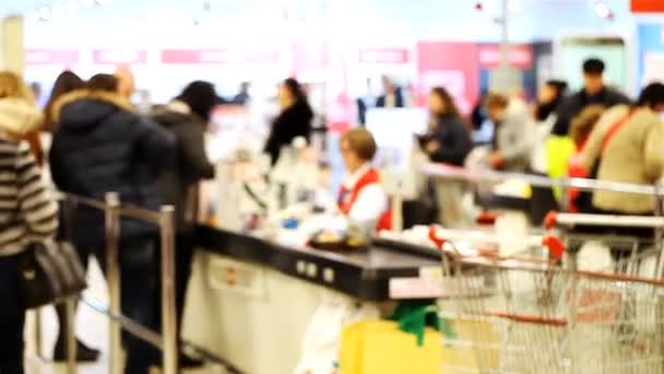 Mensen in de supermarkt, de handel, de score, de winkel — Stockvideo