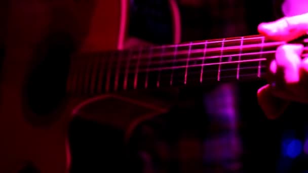 Chitarra, vicino, illuminazione da concerto, acustica — Video Stock