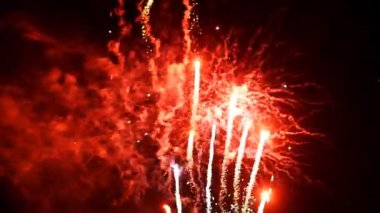 gökyüzünde havai fişek güzel parlak yanıp söner