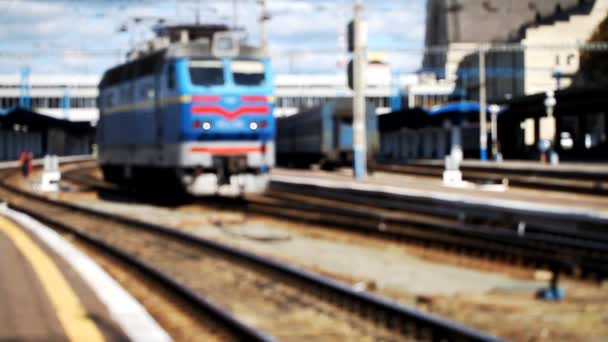 Estación de tren, tren, borrosa, transporte — Vídeos de Stock