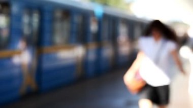 Trafik hareketi metro, arka plan bulanık