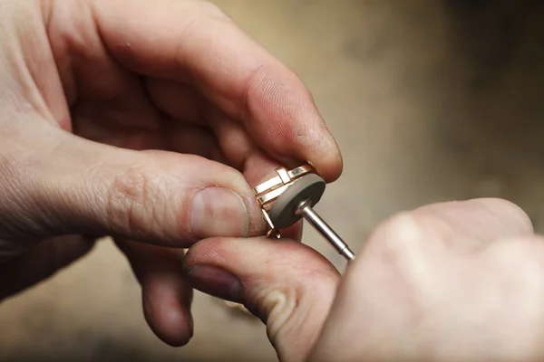 Proceso de joyería hecha a mano, fabricación de joyas —  Fotos de Stock