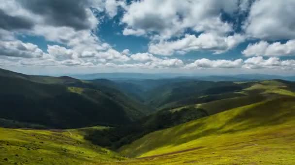 Güzel zaman atlamalı yatay yaz Karpat Dağları'nda — Stok video