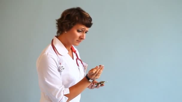 Young woman doctor looking emotionally necessary medicines — Stock Video