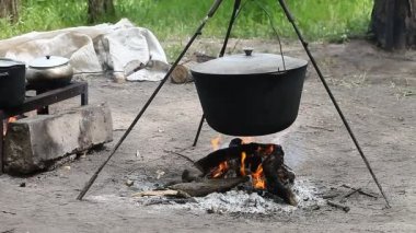 Melon kampı, bir ateş üzerinde pişirme