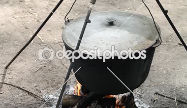 Melon kampı, bir ateş üzerinde pişirme
