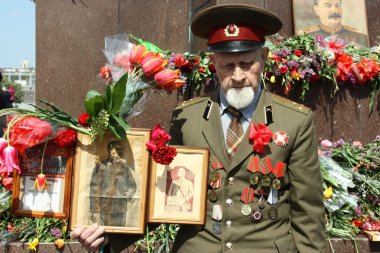 9 Mayıs tarihinde madalya zafer Geçidi ile kıdemli