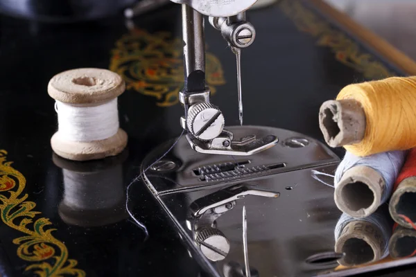 Vintage the sewing machine — Stock Photo, Image