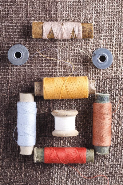 Vintage bobbins with colorful threads — Stock Photo, Image