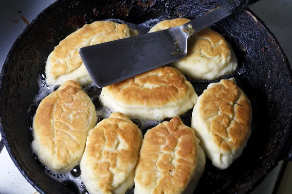 Kızarmış pasta ile doldurulmuş — Stok fotoğraf