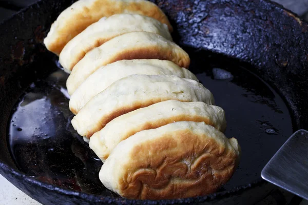 Kızarmış pasta ile doldurulmuş — Stok fotoğraf