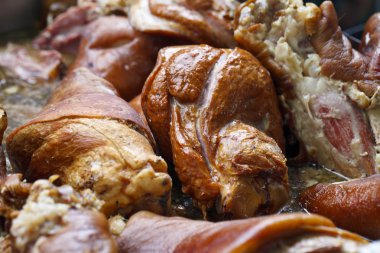 Sulu yağ içinde et parçaları