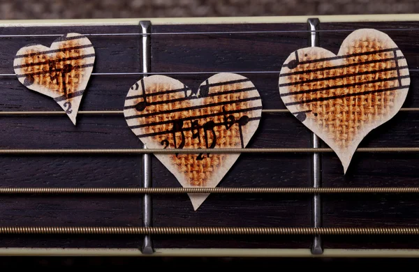 Guitarra e coração musical — Fotografia de Stock