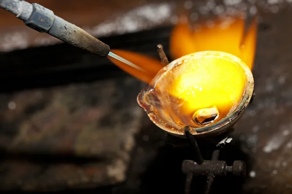 Melting silver in a jewelry workshop — Stock Photo, Image