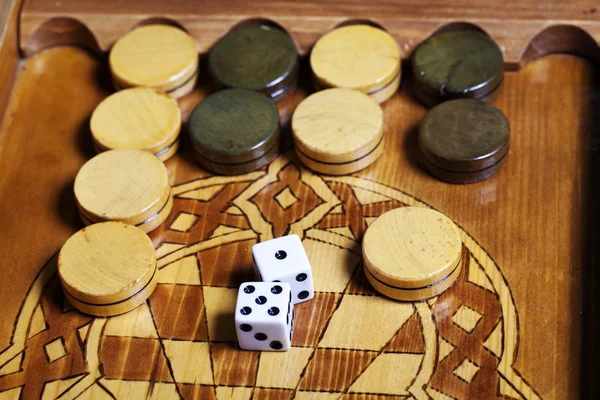 Backgammon dobbelstenen — Stockfoto