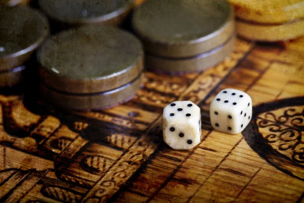 Backgammon dobbelstenen — Stockfoto