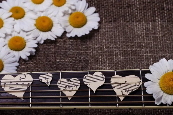 Guitarra e coração musical — Fotografia de Stock