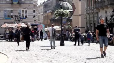 Şehir sokak üzerinde trafik