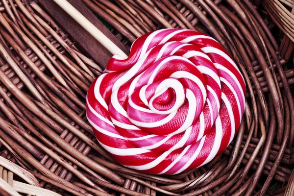 Röda och vita stora spiral lollipop — Stockfoto