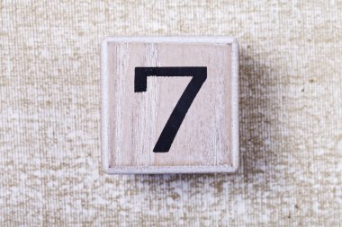 ahşap küpleri 7 rakamları kümesi