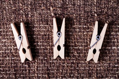 clothespins kahverengi arka plan